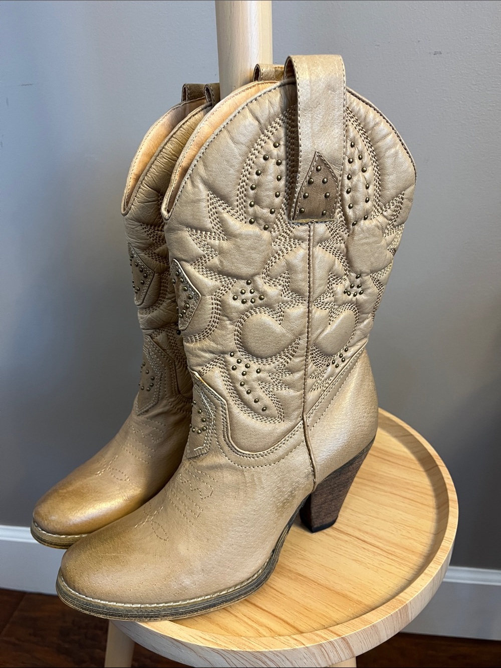Very Volatile Women's Metallic Tan Western Cowboy Boots